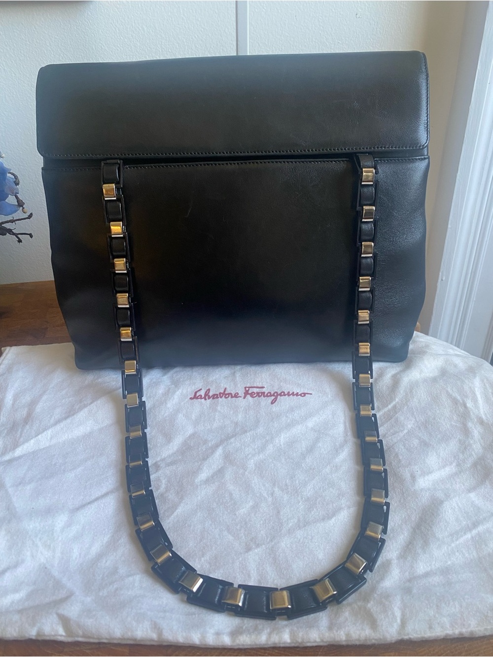 Salvatore Ferragamo Black Lrather Chain Link Shoukder Bag AU-21 8805